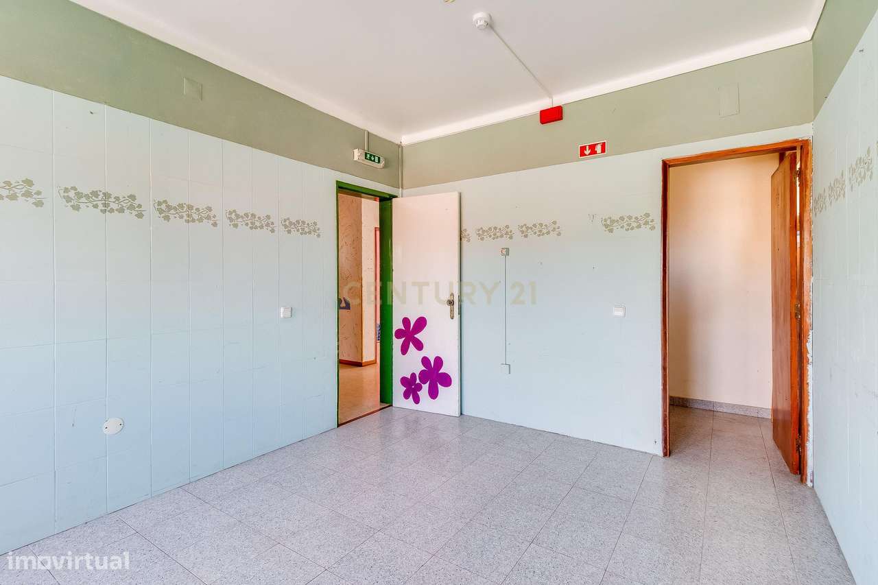 Imóvel para Infantário no Entroncamento – Espaço Amplo com Potencial d-21