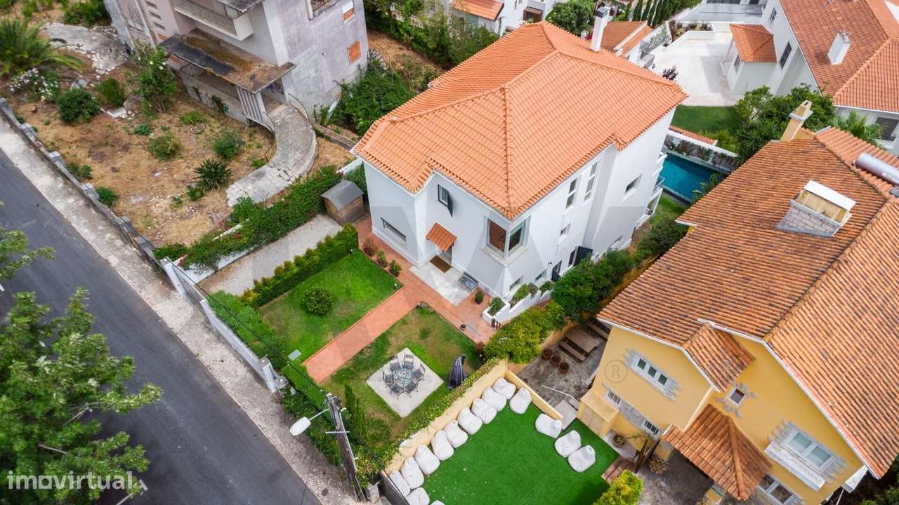 Moradia com jardim e piscina no Estoril - áreas amplas e excelente lum - Grande imagem: 4/60