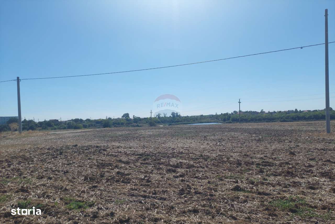 Oportunitate dezvoltare: 10.032 mp cu front la lac, lotizat-1
