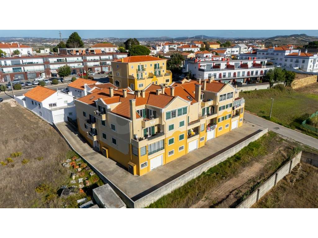 Apartamento T2+1, para venda, em São Pedro da Cadeira, no eixo Eric...-23