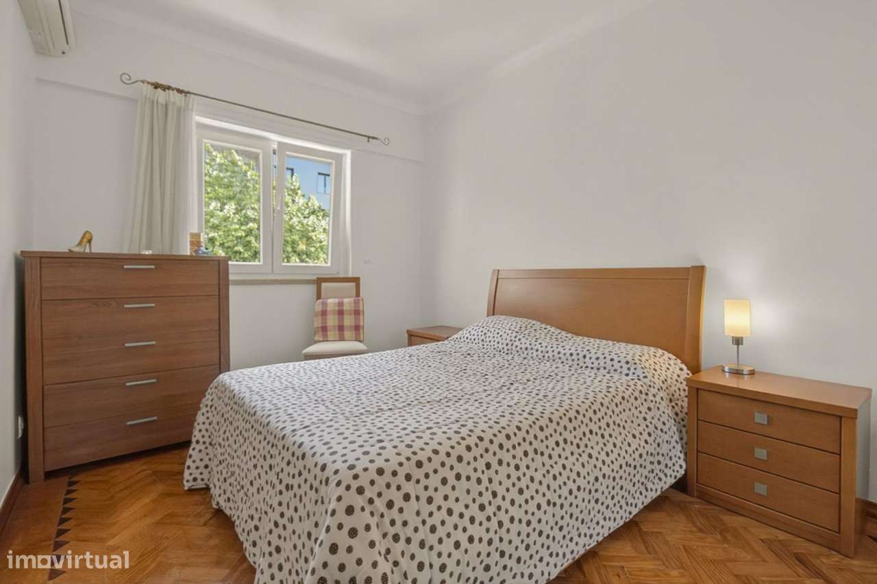 Apartamento T5 luminoso na Av. da Liberdade | Fundão-11
