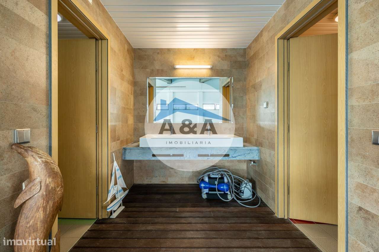 Exclusiva Propriedade de Luxo com Áreas Generosas e Próxima das Praias-52