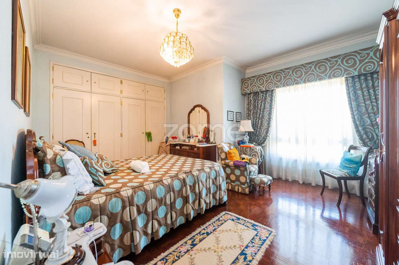 Apartamento T3 de Luxo c/ Vista Panorâmica Exclusiva - Laranjeiras-36