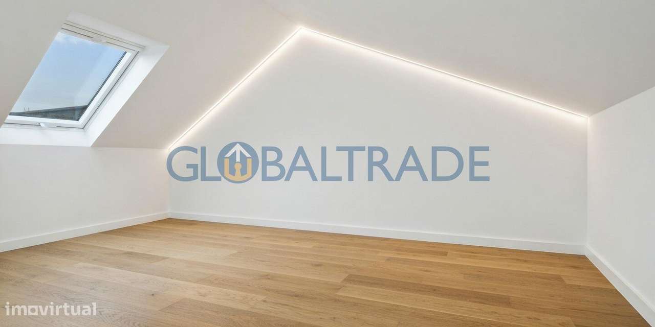 Moradia T1+2 em Reabilitação em São Romão Coronado-10