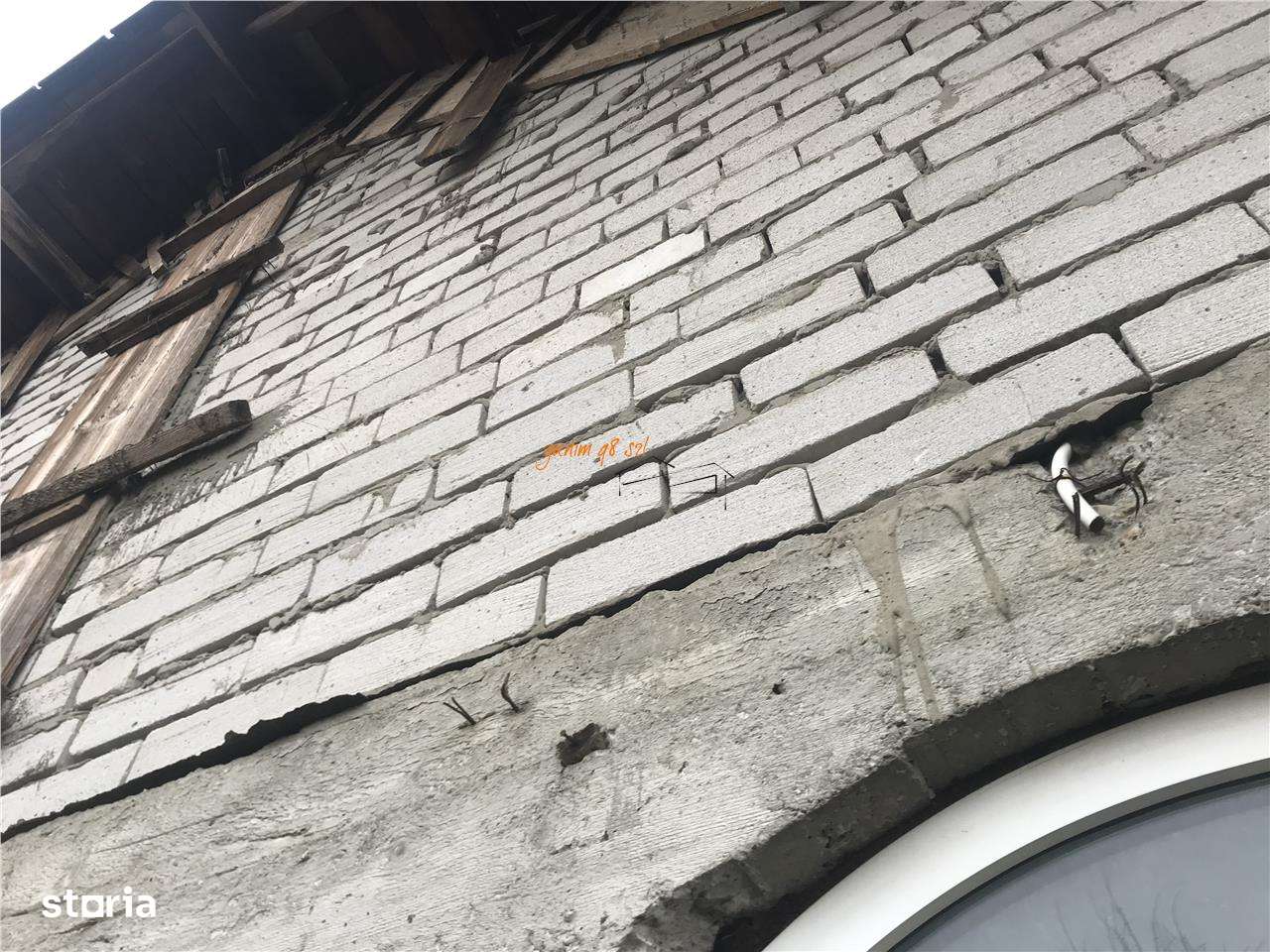 Casa de vanzare in Golesti, parter si etaj , 220 mp construiti , teren-1