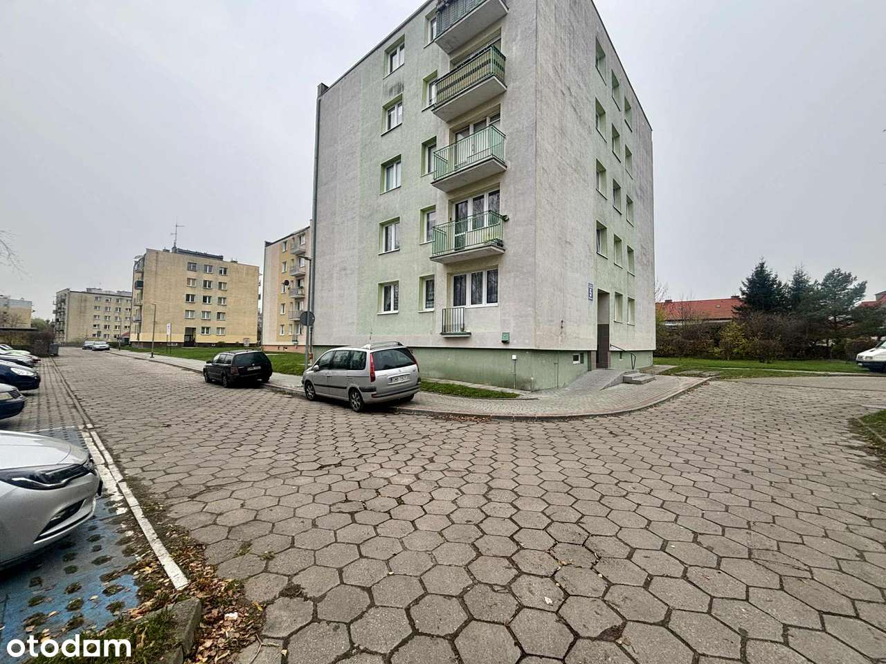 Mieszkanie w bloku z balkonem-9