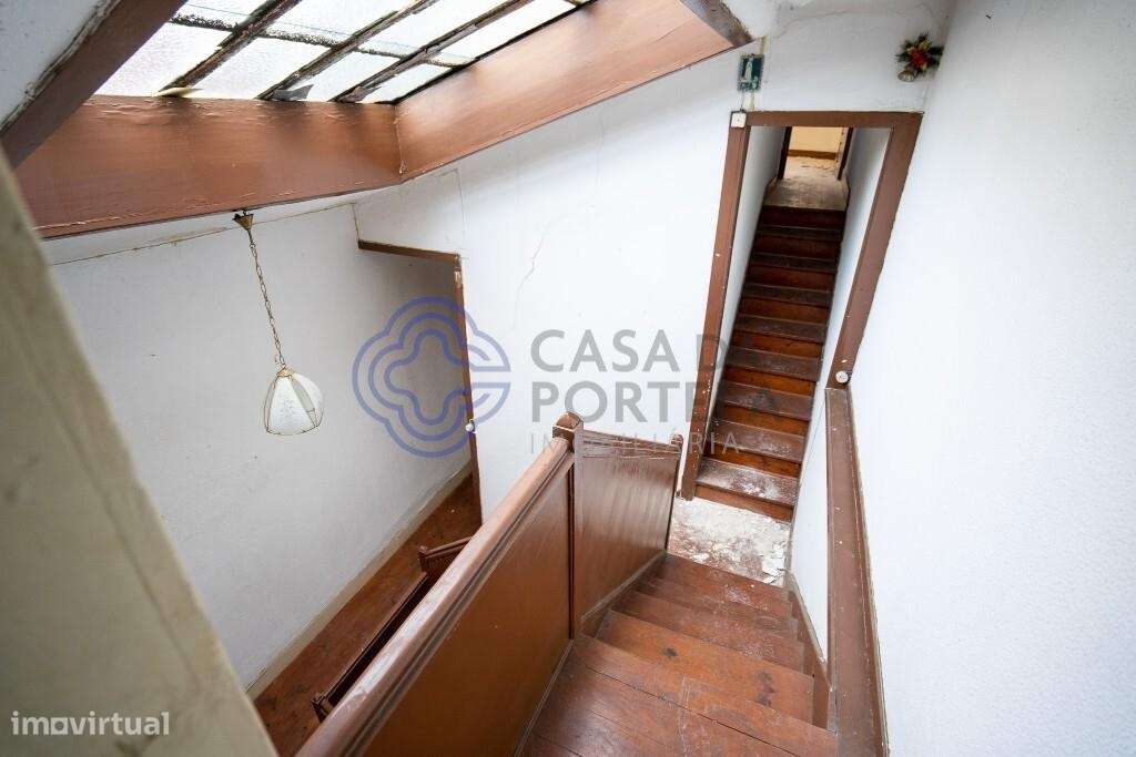 Prédio para reabilitar no centro do Porto, na Rua General Silveira - Grande imagem: 4/58