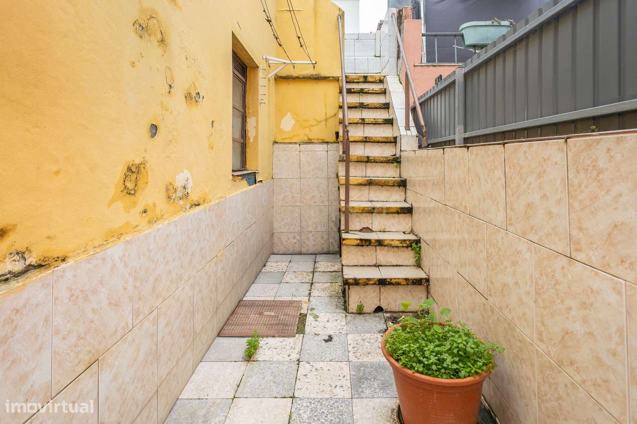 Oportunidade unica...  três assoalhadas e sótão!-7