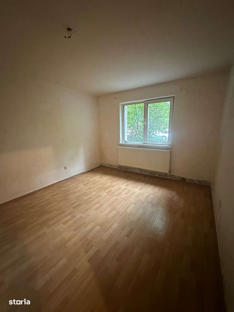 Oferta !! Apartament 2 camere Florilor liber-0