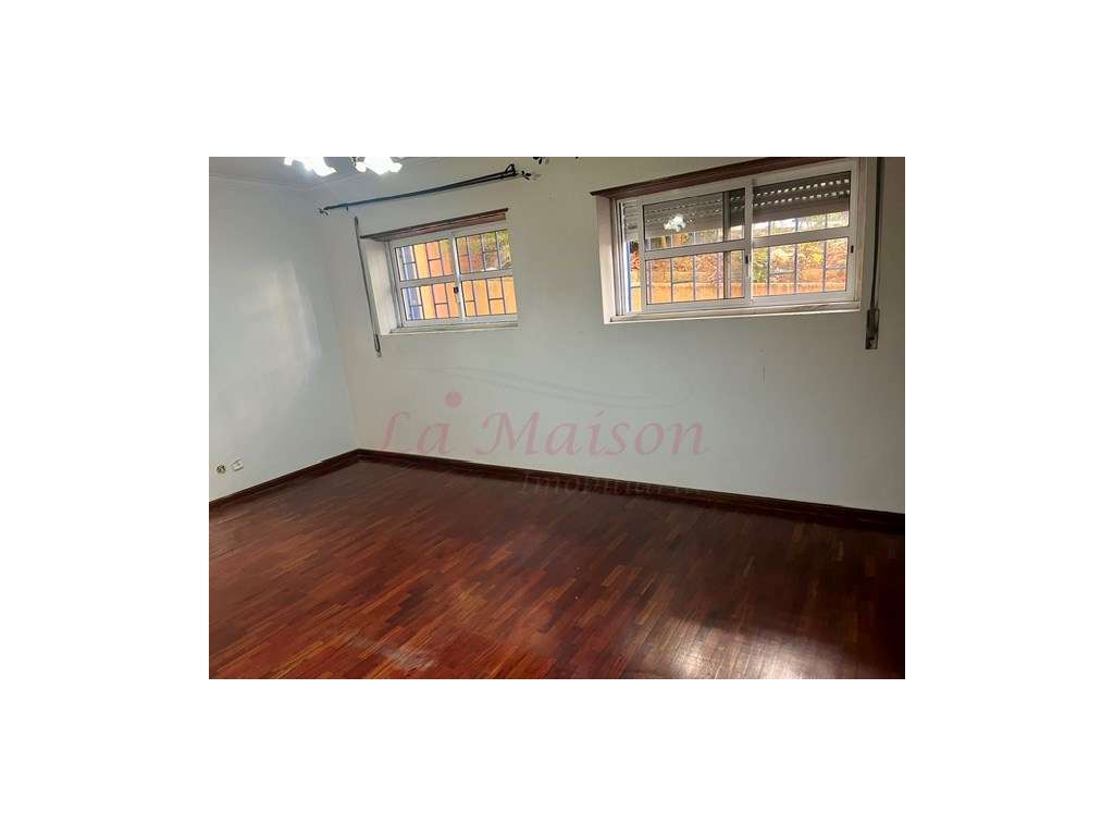 Apartamento T2 na Tapada das Mercês-16