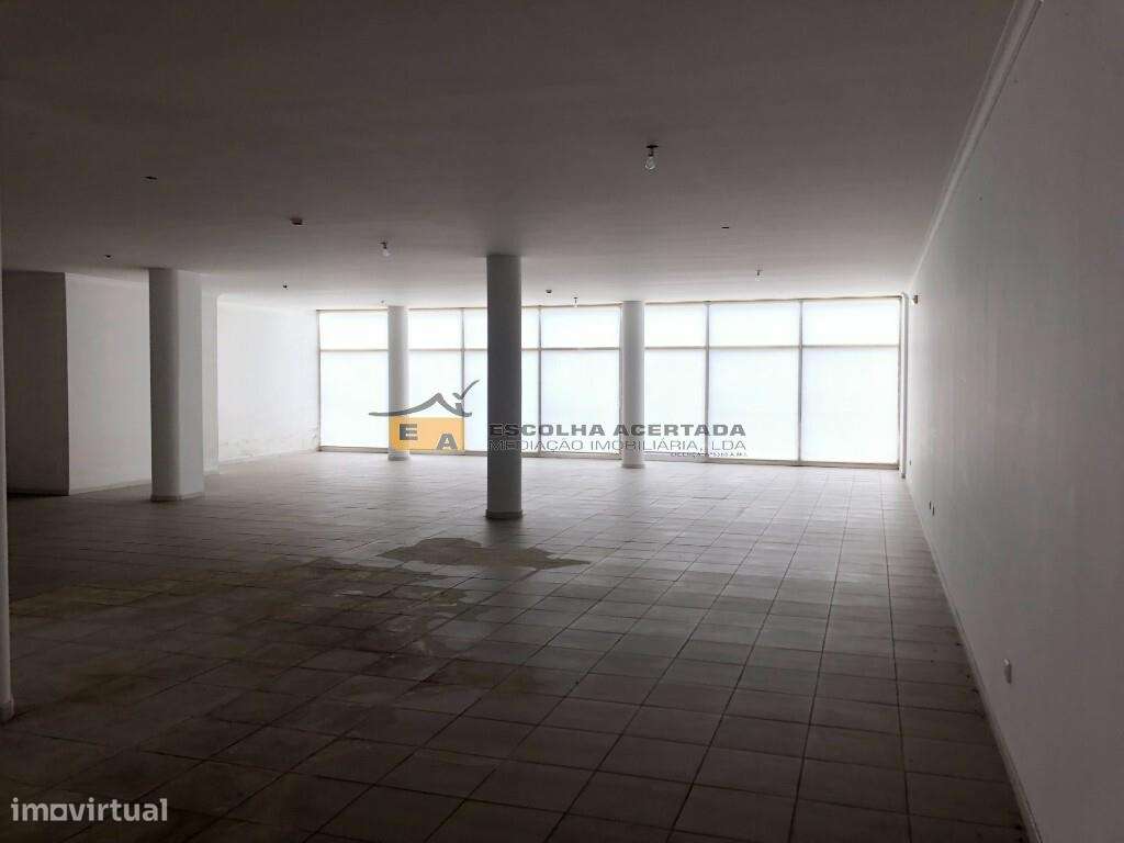 Prédio comercial para transformar em habitação - Grande imagem: 3/28