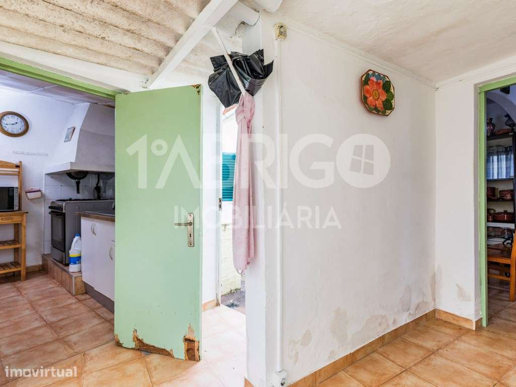 Moradia T3 Central, Oportunidade de Reabilitação (Para venda ao abr...-12