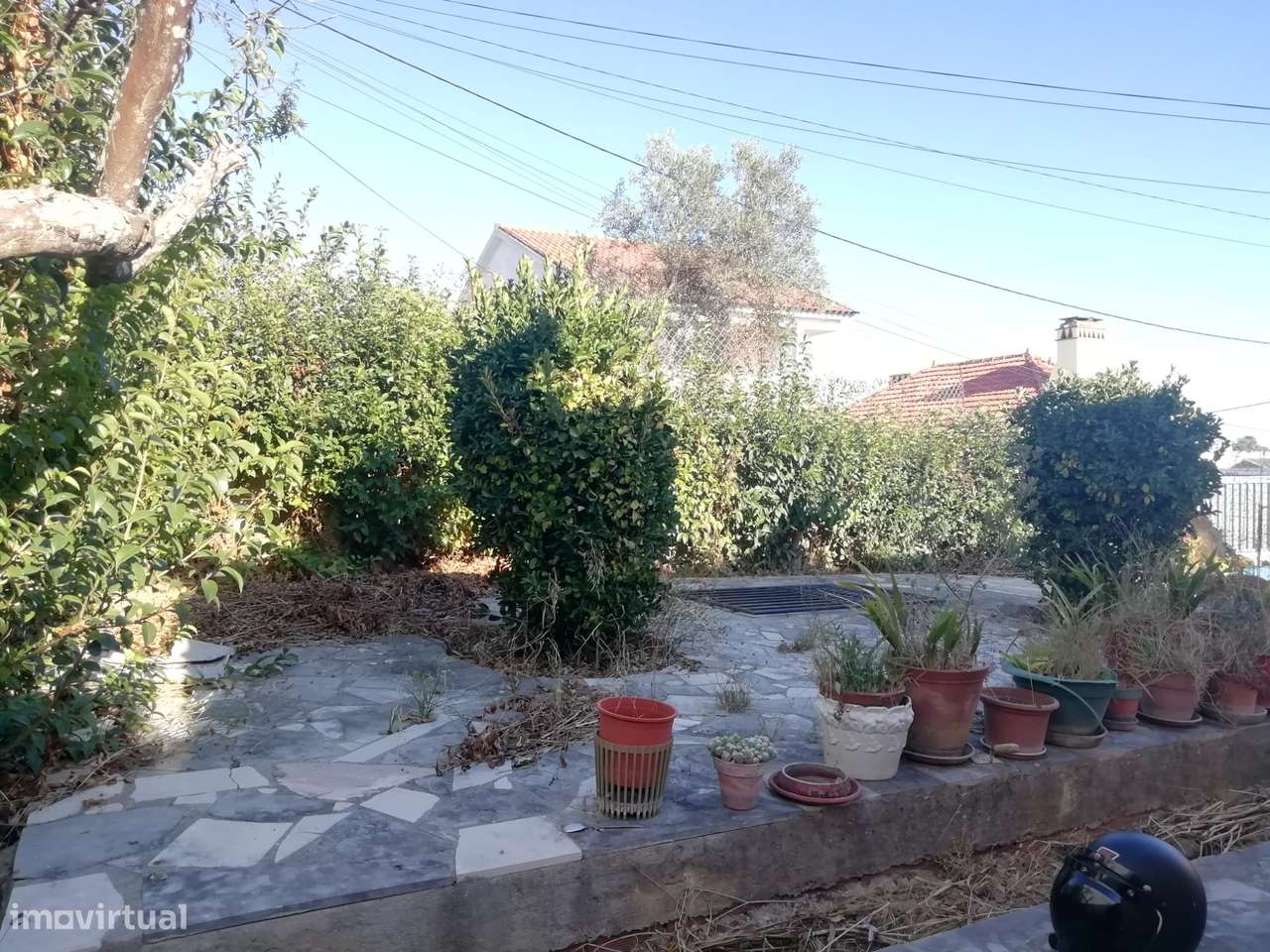 Moradia térrea para venda na Amoreira com muito potencial.-7