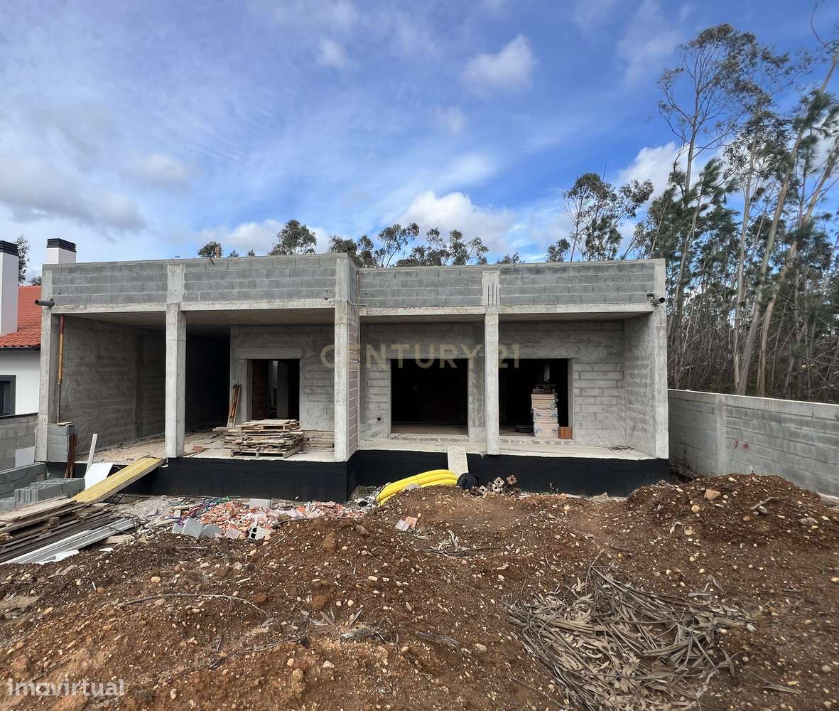 Moradia Moderna T3 com Excelentes Áreas e Espaço Exterior-4