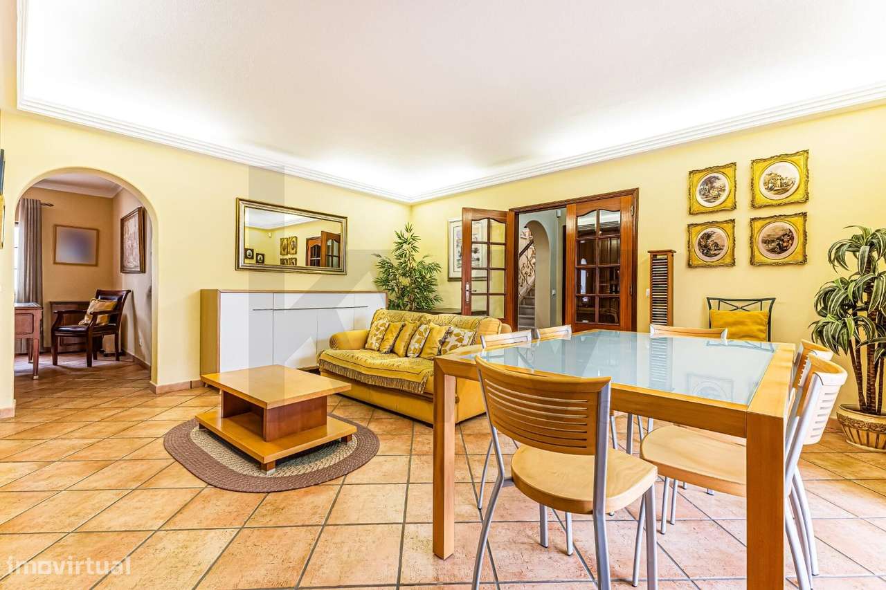 Moradia T4+1 na Freguesia de Alvor com ótimos espaços exteriores - Grande imagem: 5/38