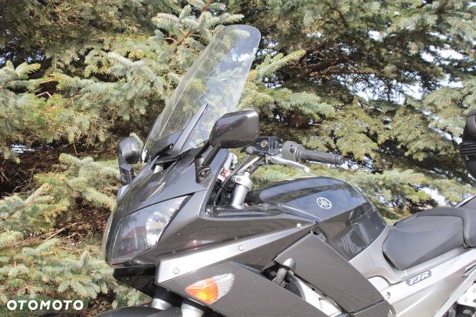 Yamaha FJR - 27