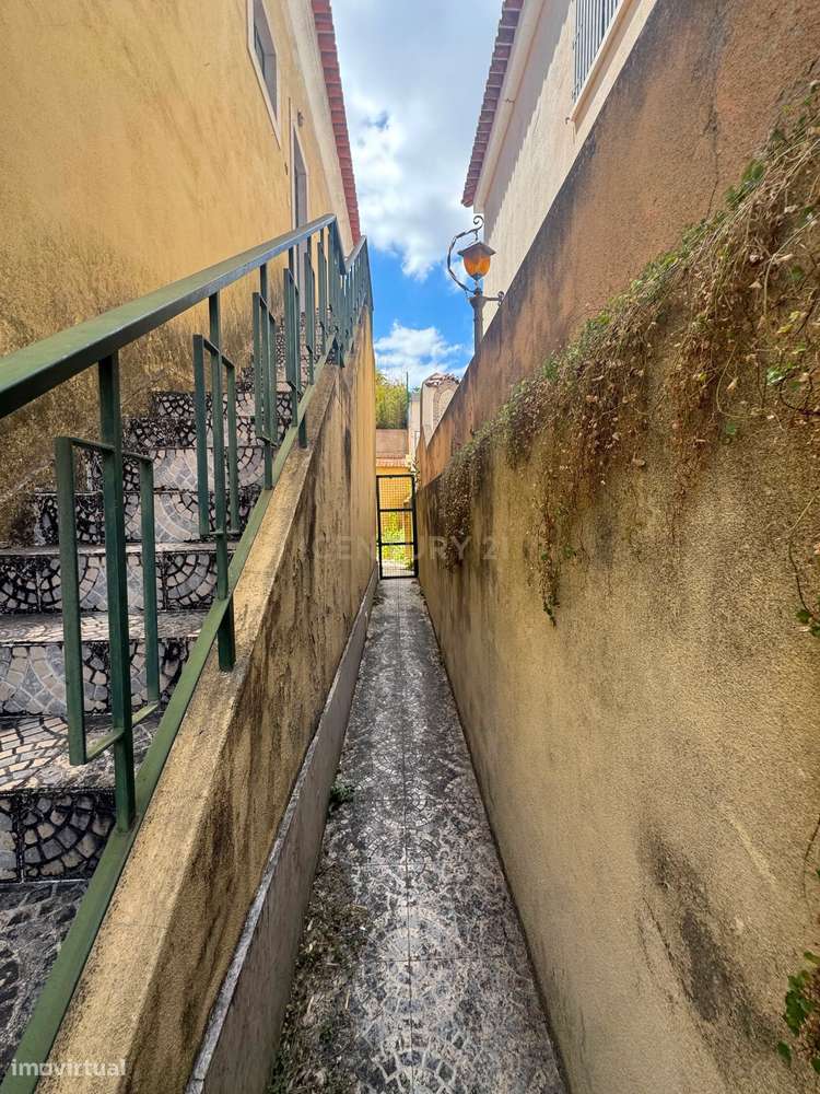 MORADIA PARA OBRAS TOTAIS EM CARNIDE-4