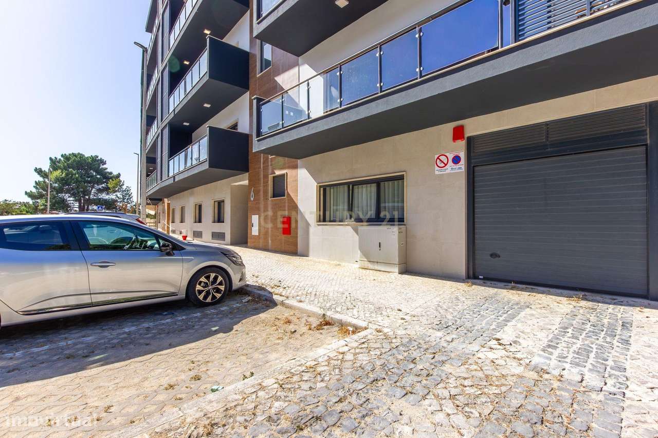 Moderno apartamento T3, com parqueamento e varandas em Santo António d-22