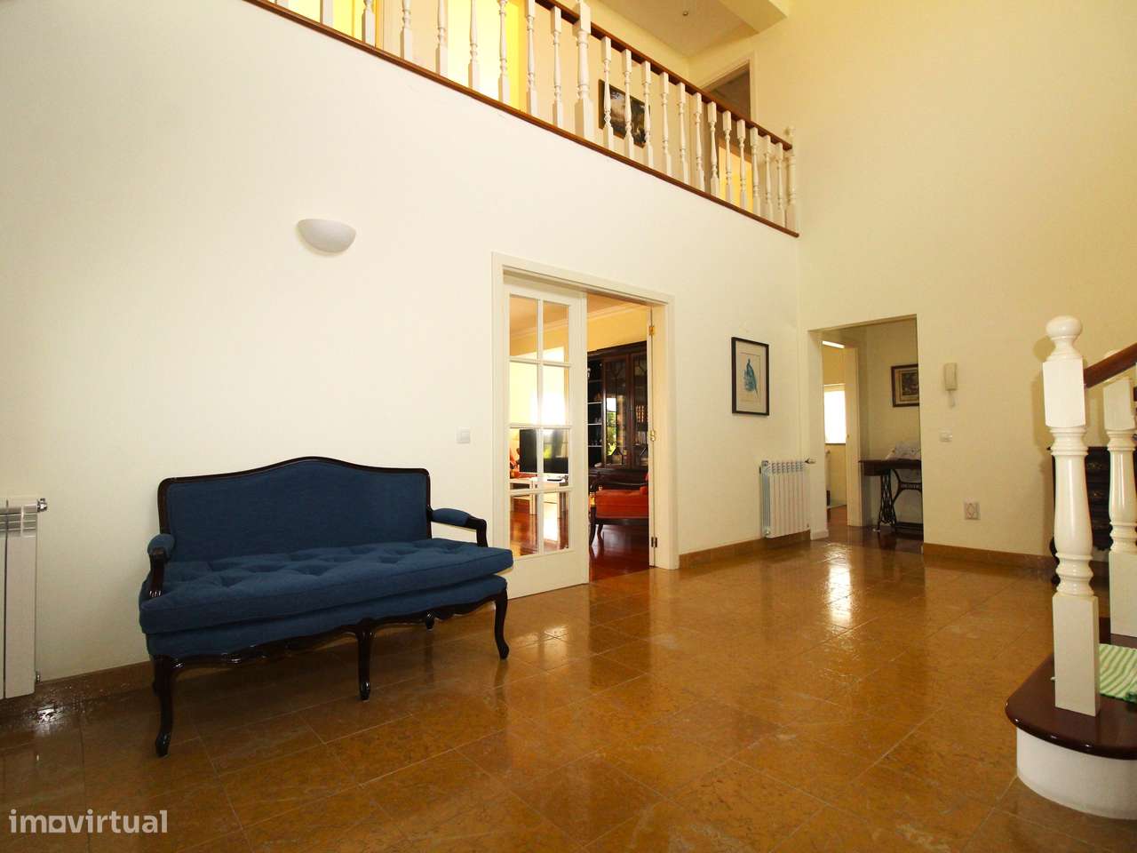 Elegante Moradia T4 Familiar-27