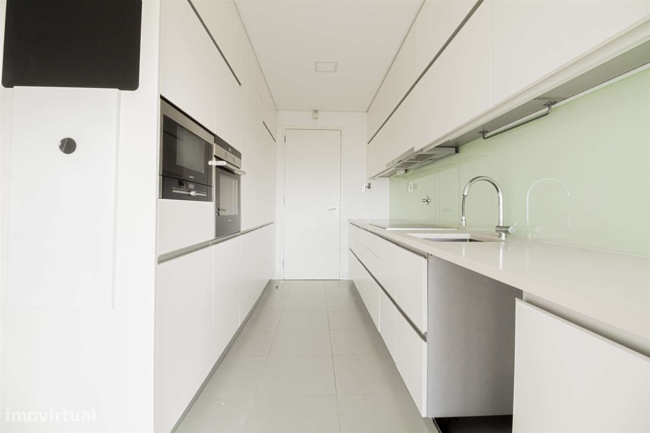 T4 Varanda Vistas Mar Matosinhos Sul | T4 Perto da Praia - Grande imagem: 5/23