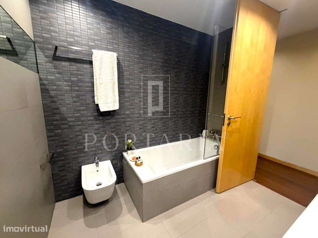 Apartamento T4 com terraço e garagem fechada em Aveiro-10