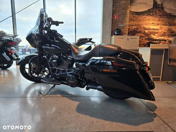 Harley-Davidson Touring Street Glide - 2