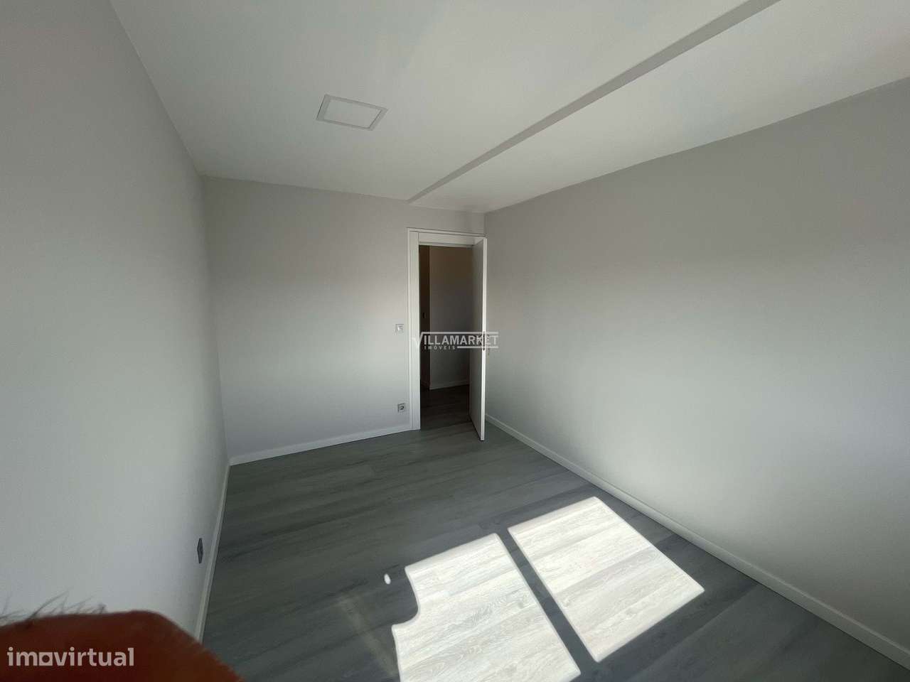 Apartamento T3 totalmente  renovado inserido no 3º andar sem elevador - Grande imagem: 4/13