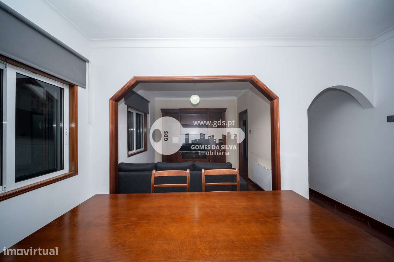 Moradia T3 com estabelecimento comercial em Dume, Braga-23