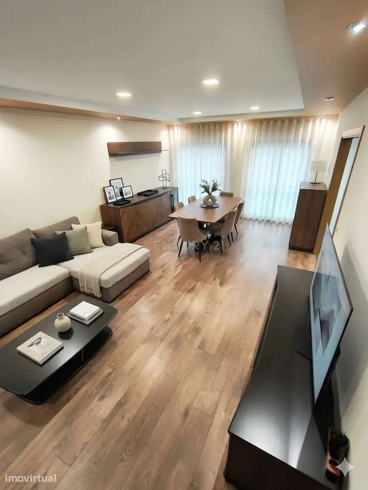 T3+1 com aproveitamento de sótão, 2 lugares de garagem e Churrasqueira - Grande imagem: 2/34