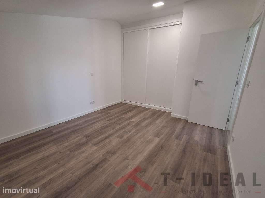 Moradia T3 totalmente remodelada perto das praias-15