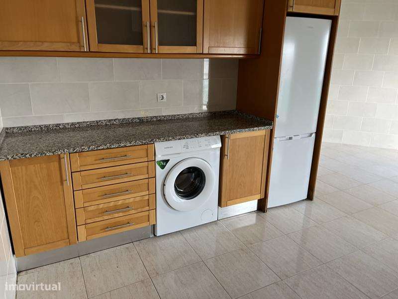 Apartamento T2 - ARRENDADO ATÉ JANEIRO 2026 - Grande imagem: 4/8