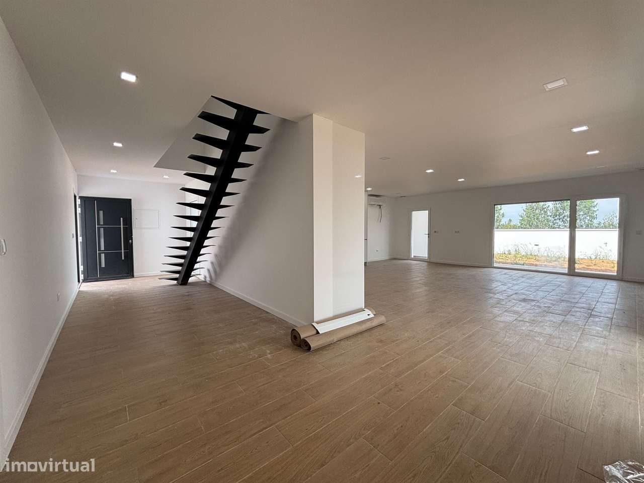 Moradia T4+1/ Terreno / Terraço / Nova / Caxarias-11