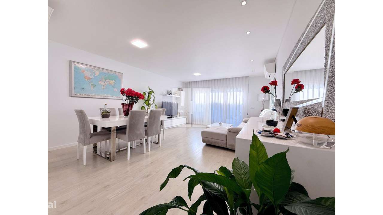 Apartamento T3 Seminovo c/ Terraço-3