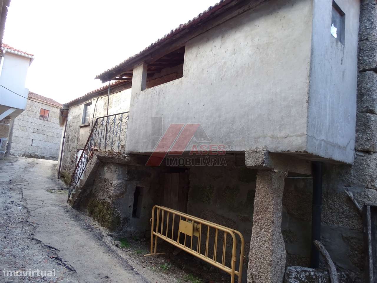 Moradia Rústica e Terreno!-14