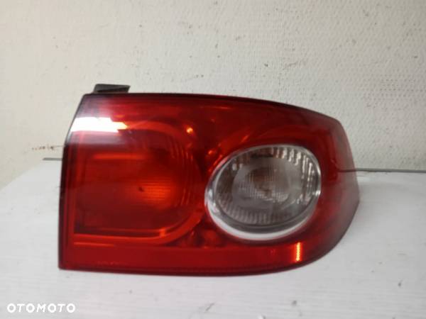 LAMPA TYLNA RENAULT LAGUNA 2 II HB PRAWA - 1