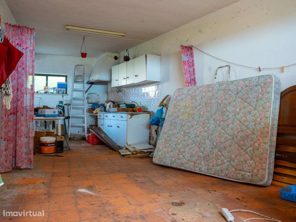 Moradia Usada T4, em banda, na Nazaré.-22