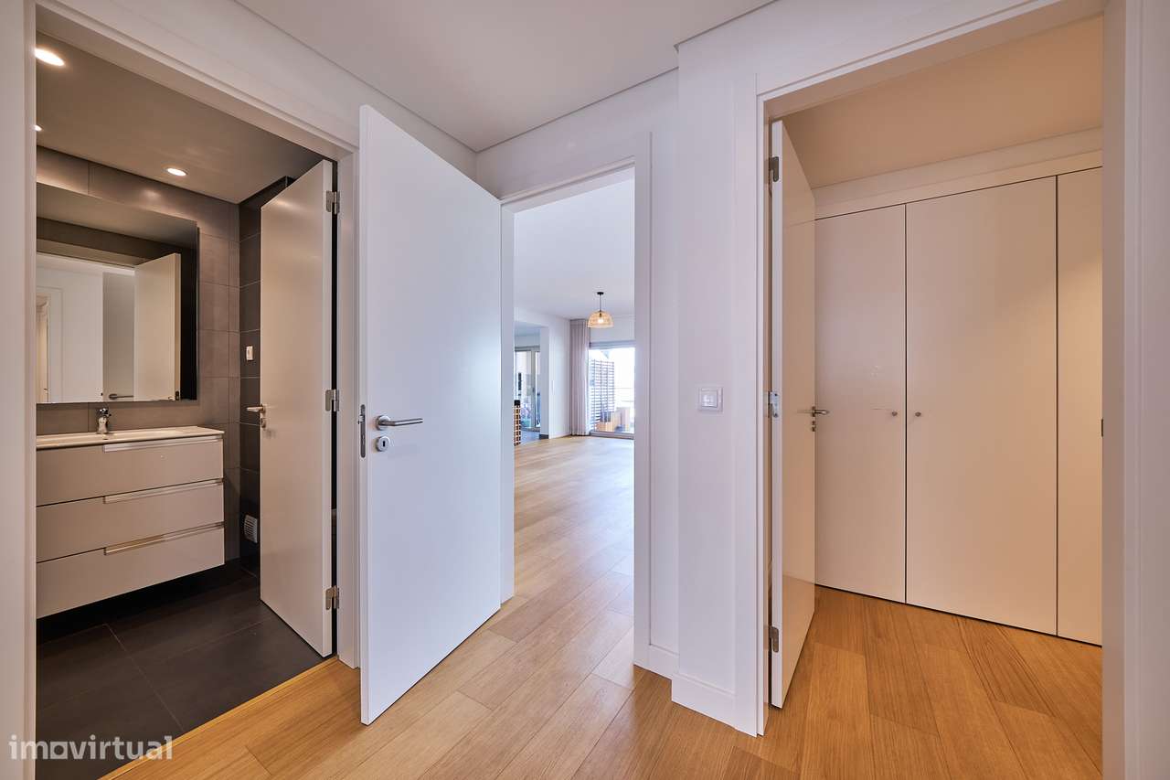 T4 Deslumbrante c/ Vista Tejo | One River Seixal-12