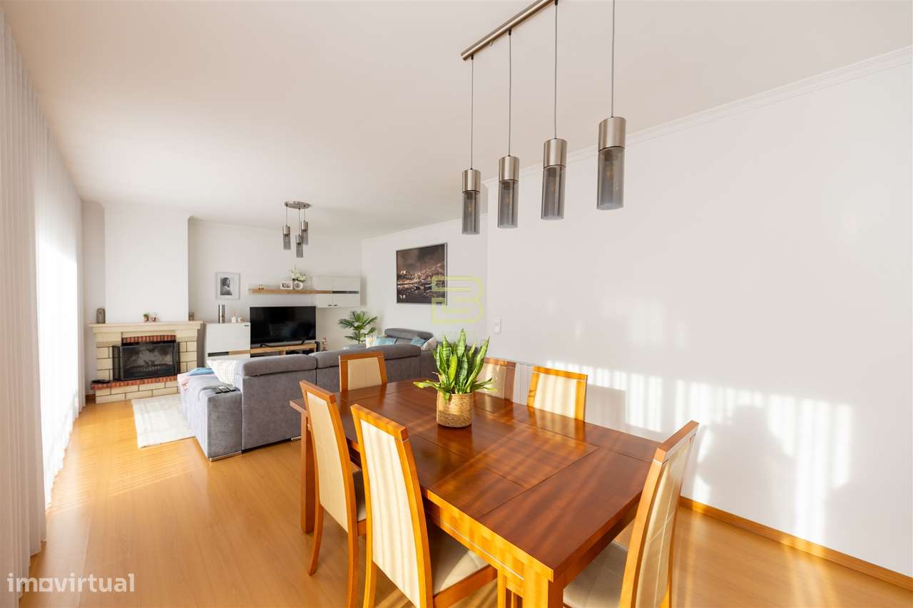 Apartamento T2 com varanda,  2 lugares de garagem em Ermesinde. - Grande imagem: 3/22