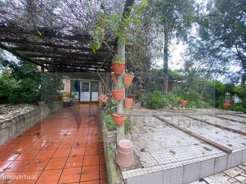 Quintinha de charme com 1,7 ha, capela privada e abundância de água...-5