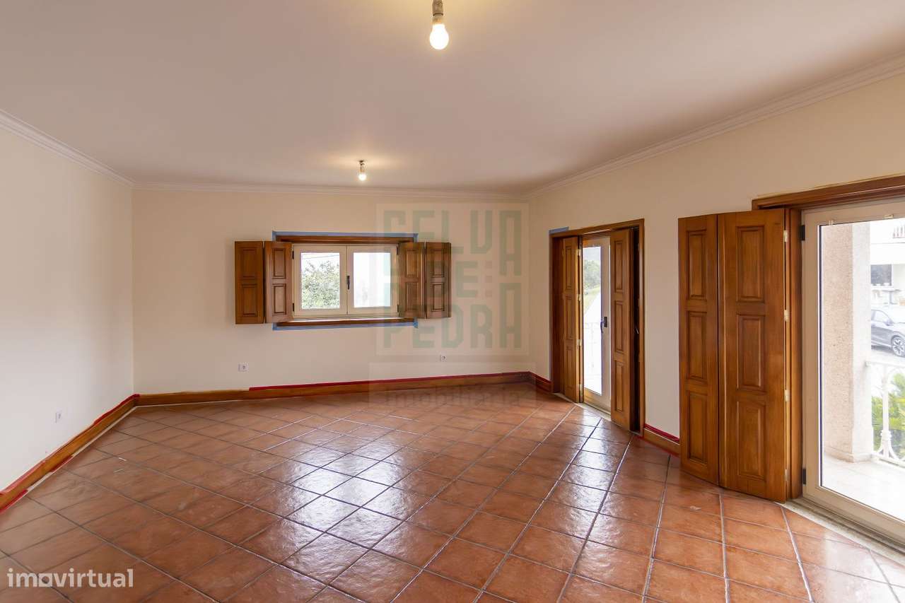 Moradia T3 Remodelada com 4 frentes - Nine Famalicão - Grande imagem: 2/22