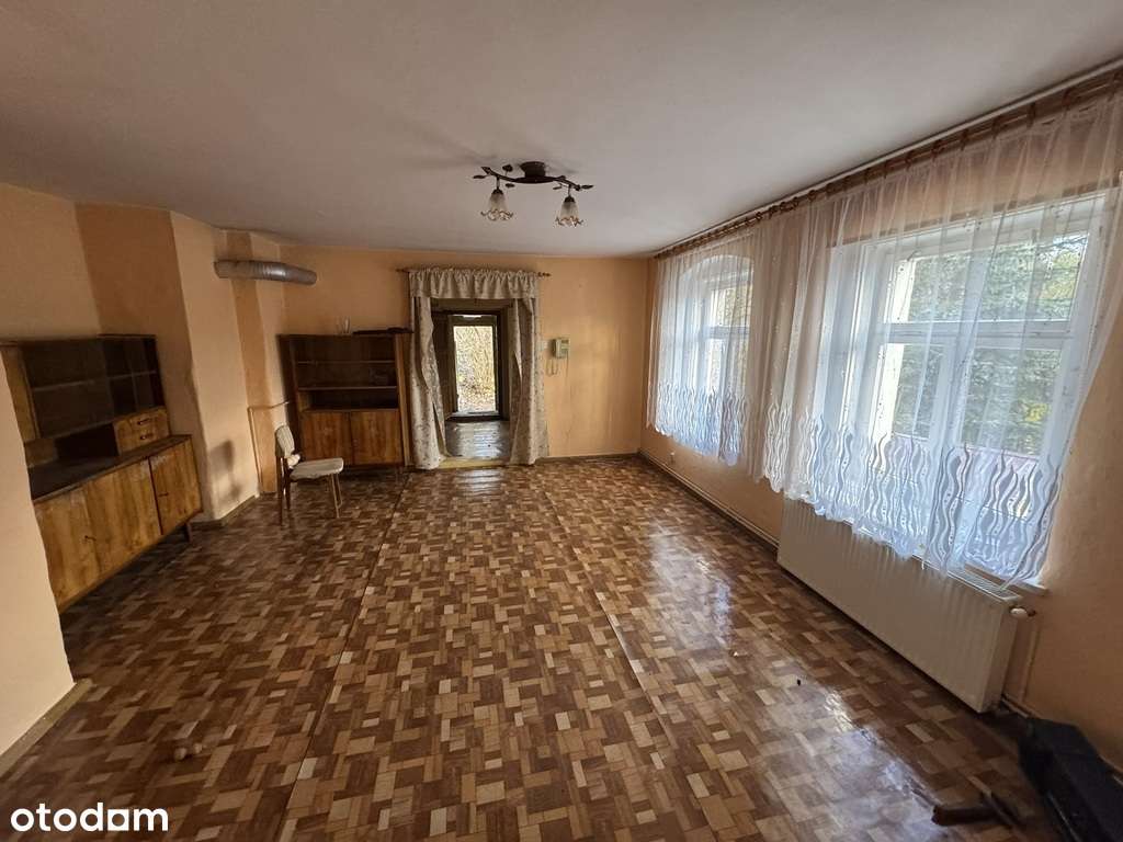 Duży dom w centrum wsi-7