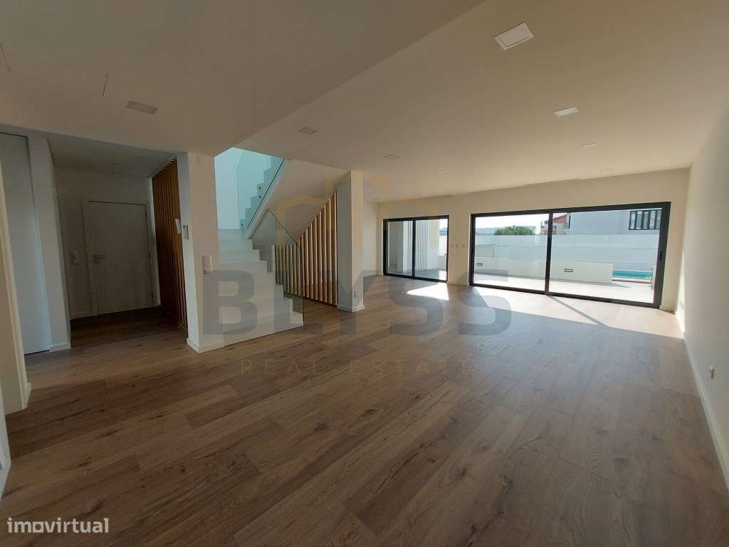 Moradias T4, em Condomínio Privado com Piscina.-13