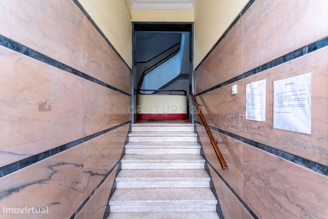 Apartamento para Remodelar ao Seu Gosto – Praça Paiva Couceiro, Lisboa - Grande imagem: 4/25