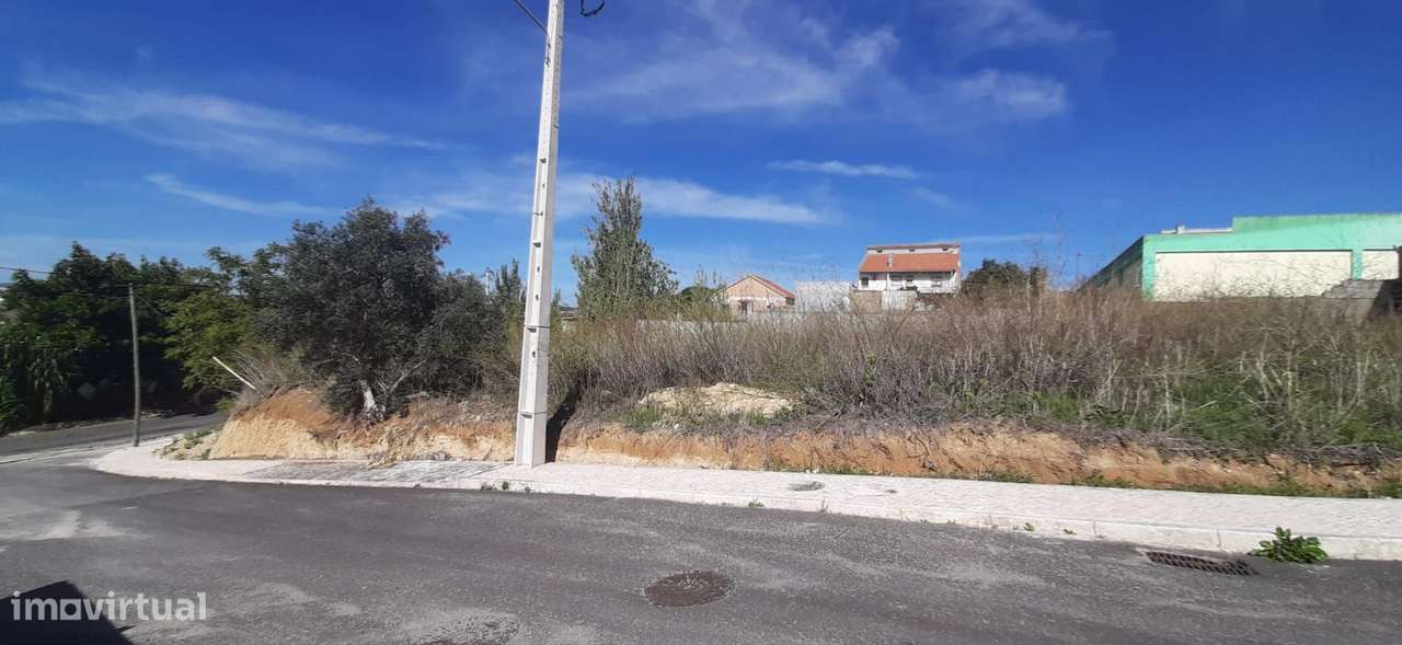 Lote de Terreno Urbano para construção de moradia em Frielas-2