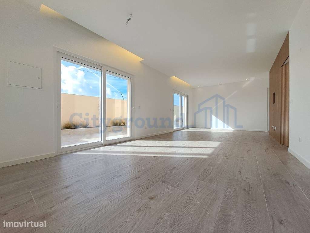 Moradia Geminada com 2 suítes junto à praia dos Supertubos - Grande imagem: 4/21