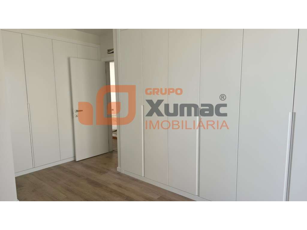 Moradia T4 Contemporânea c/ Piscina-11