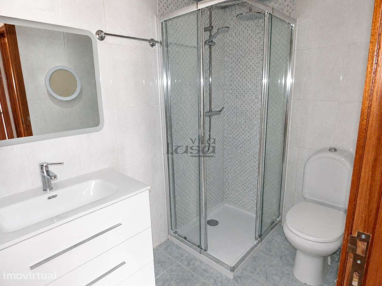 T2 Rua da Bélgica totalmente renovado, com 2 frentes, lugar de garagem-6