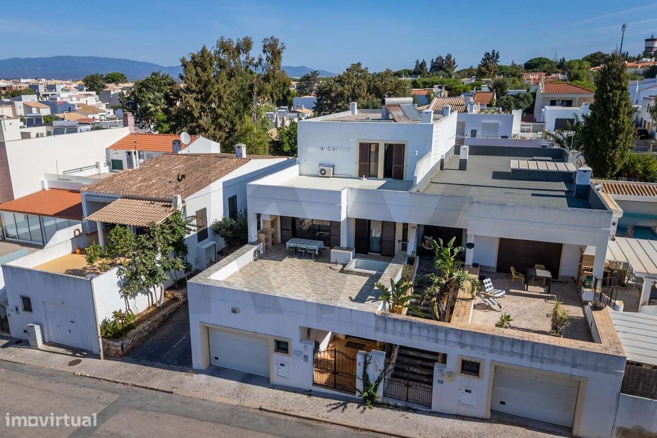 Excelente Moradia T4 com 438 m2 de Área de Construção em Alvor – Urb.-13