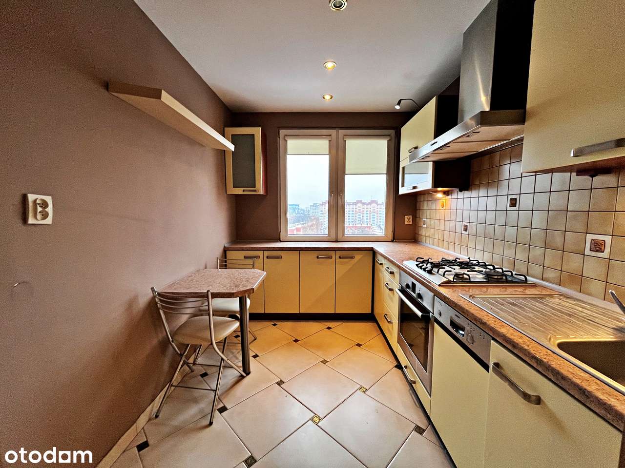 2 pokojowe mieszkanie z balkonem na 9 piętrze - ul. Kochanowskiego 1/3-4