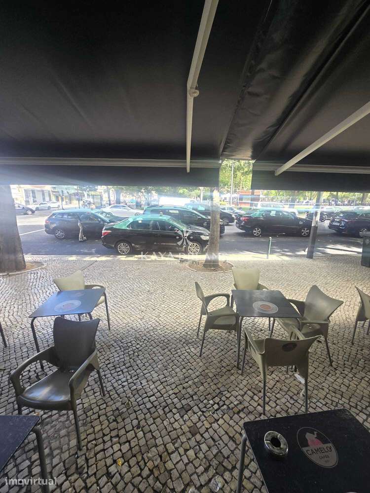 Trespasse de Café na Praça Paiva Couceiro, Arroios-6